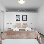Apartmán Renovated Center Within Walking Distance