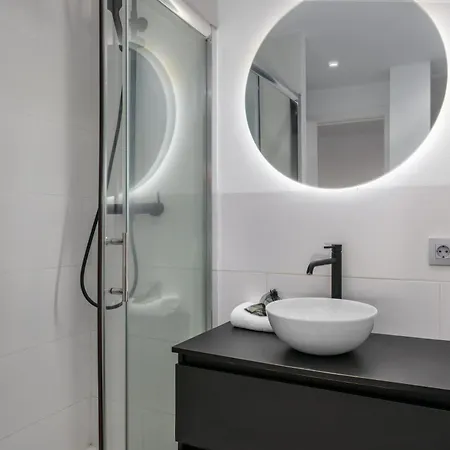 Renovated Center Within Walking Distance アパート マルベーリャ