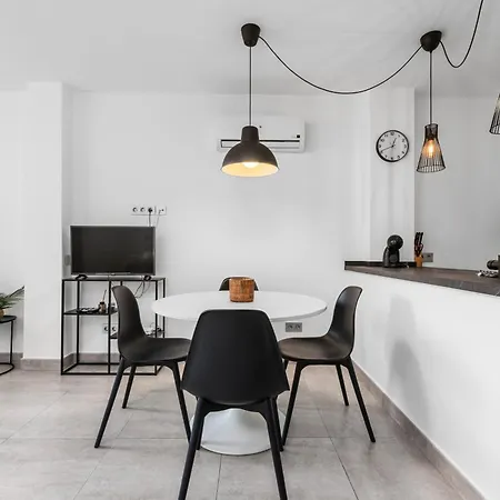 Apartmán Renovated Center Within Walking Distance