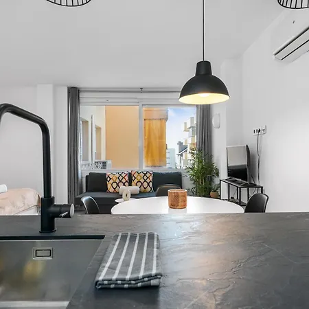 Renovated Center Within Walking Distance Апартаменти Марбелья