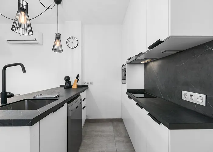 Renovated Center Within Walking Distance マルベーリャ