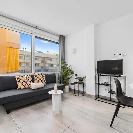 Renovated Center Within Walking Distance * ماربيا