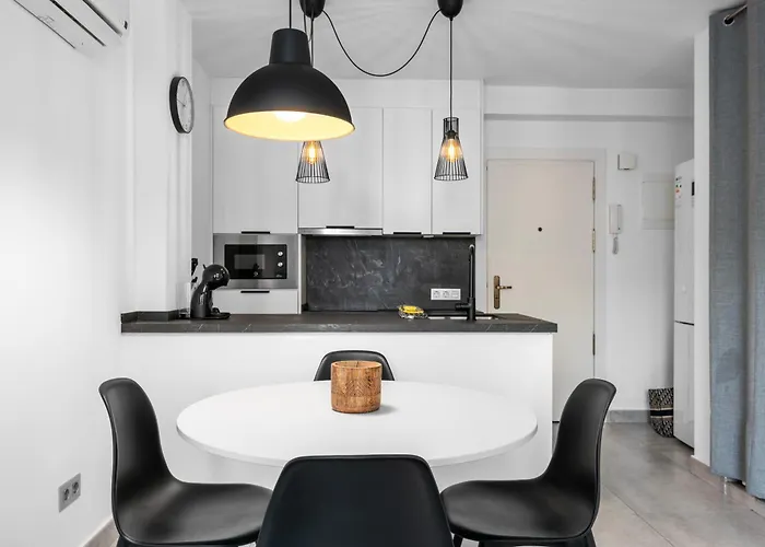 Renovated Center Within Walking Distance * ماربيا